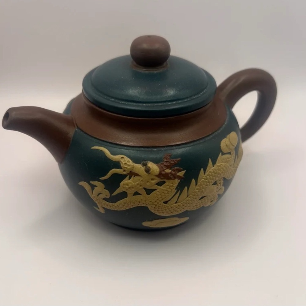Vintage Yixing Zisha Clay Teapot – Handcrafted Chinese Purple Sand Pot
